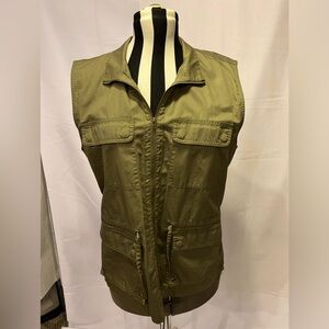 Women’s hiking/camping/travel vest with pockets